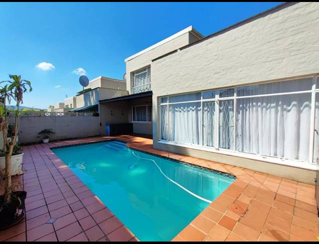 3 BEDROOM TOWNHOUSE FOR SALE IN TOWN HILL